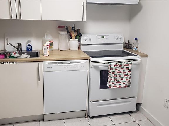 4th image of 16851 NE 23rd Ave #B102