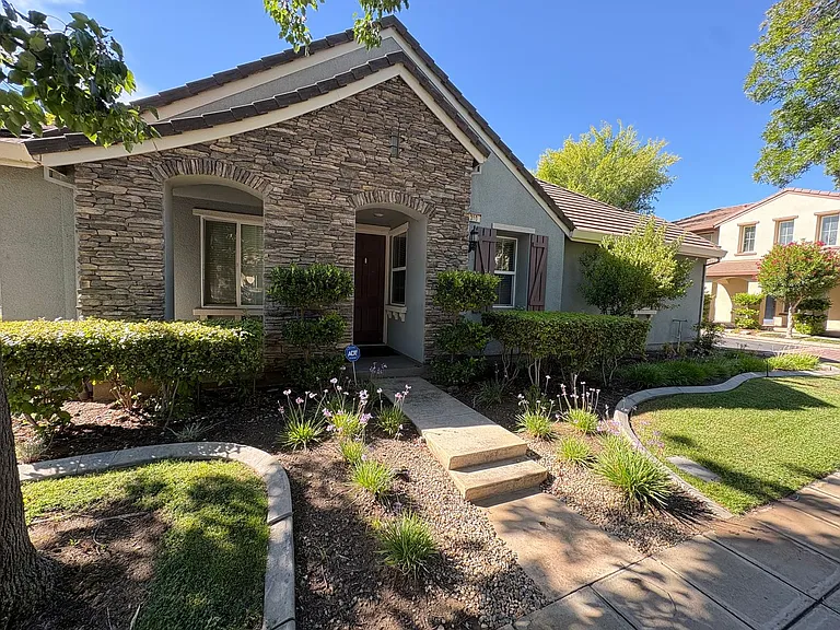 310 W Viento St — Photo 2