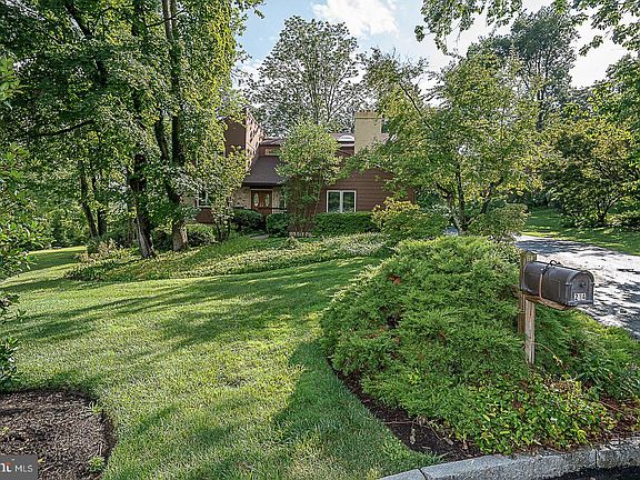 4th image of 214 Cornell Dr