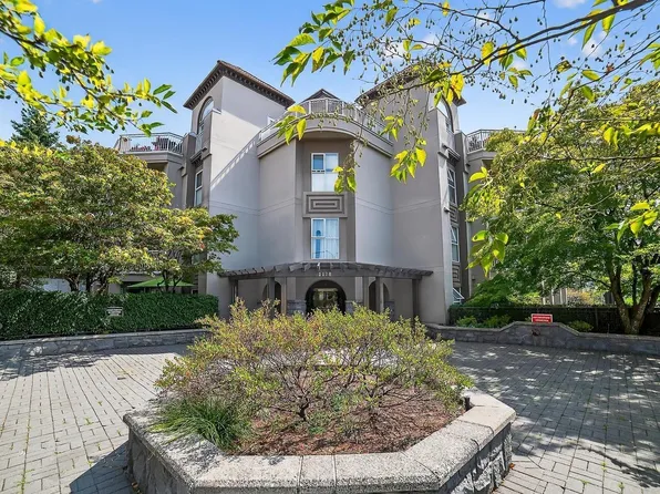 1128 6th Ave #401, New Westminster, BC V3M 6V8
