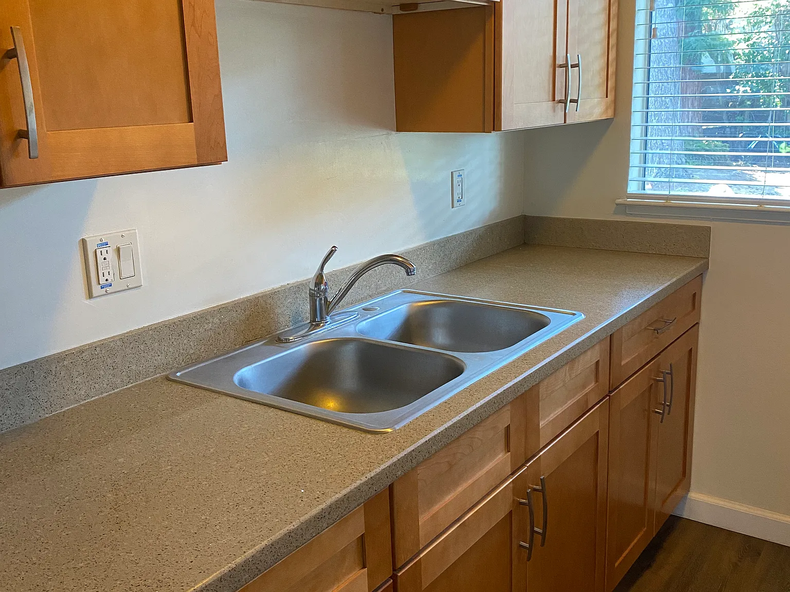 908 College Dr — Photo 3