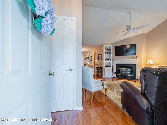 4th image of 337 Gardenia Dr