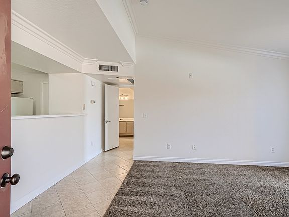 1150 N Buffalo 2094 Las Vegas NV - Web Quality - 005 - 06 Foyer_07142023