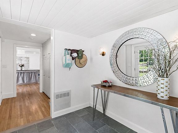 5th image of 110 Washington St