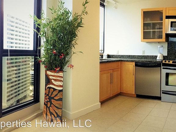 3rd image of 600 Queen St APT 1911