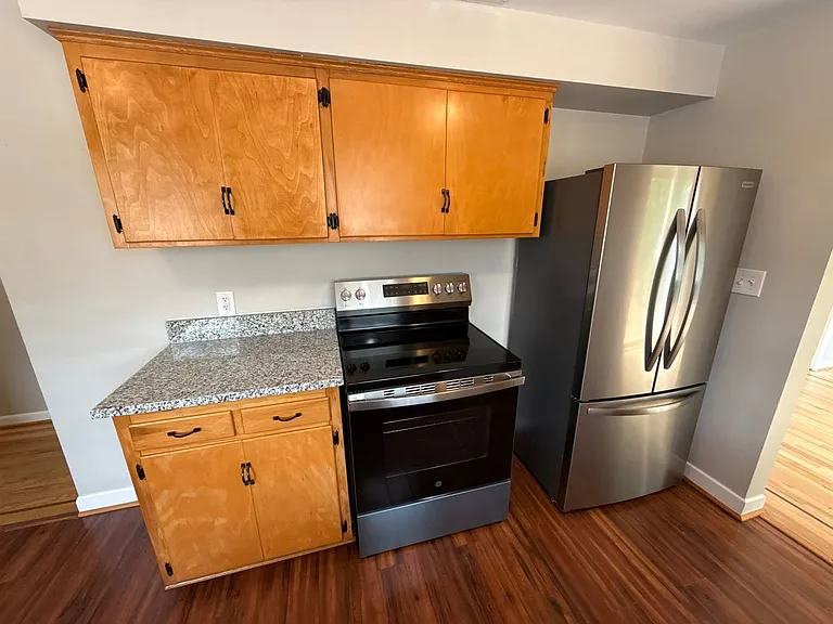 2530 Summer St SE — Photo 8