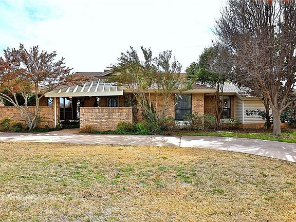 2nd image of 1221 Chariot Cir