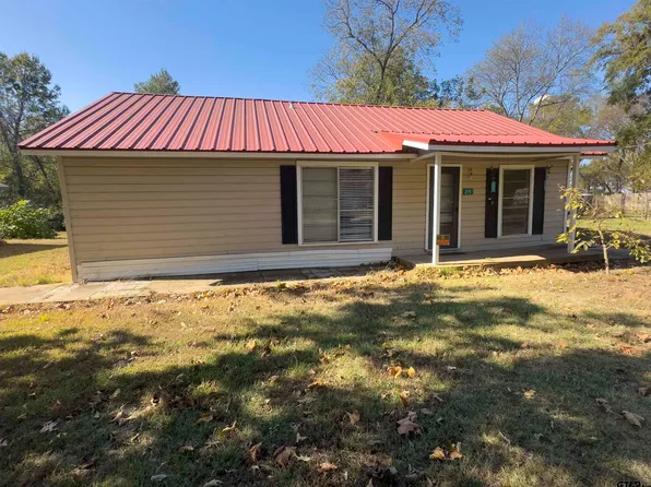 215 Cleveland St, Winfield, TX 75493