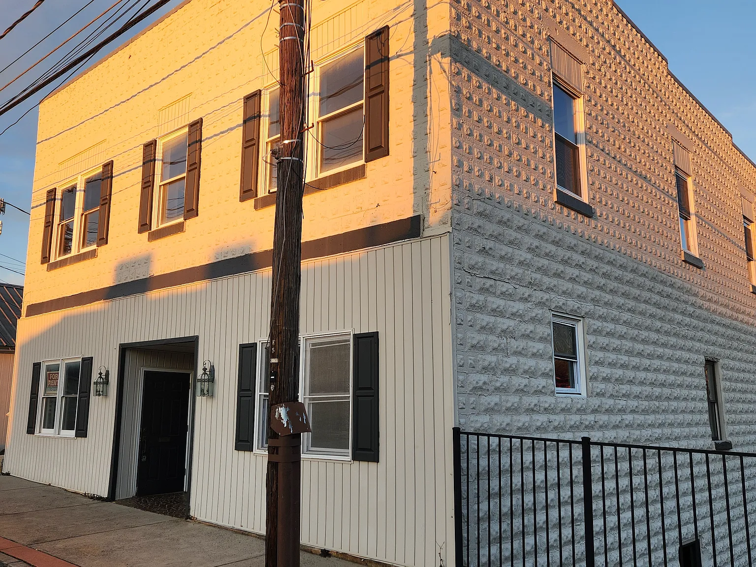 10 bed, 6882 sqft, $2,000 — Photo 3