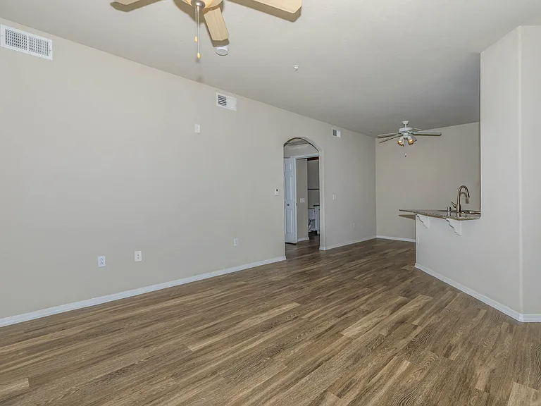 1a1 Renovated 965 SQFT 1 Bed 1 Bath