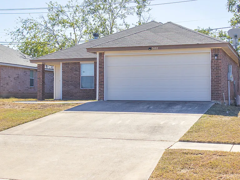 3102 Ida Dr — Photo 2