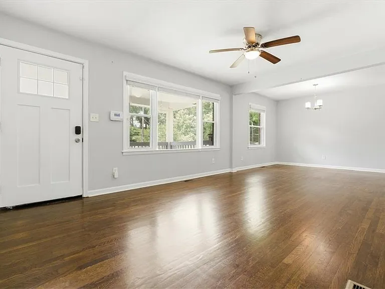 2705 Lincoln Ct NW — Photo 7
