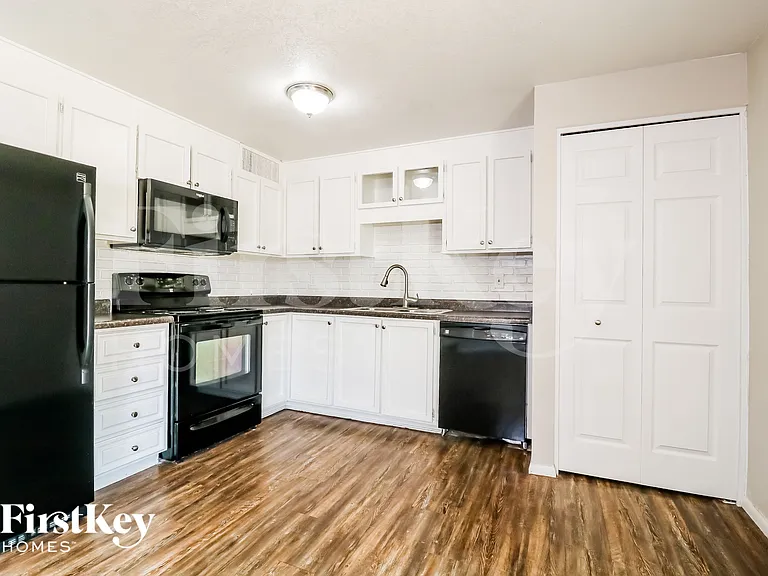 3733 E Eugie Ave — Photo 7