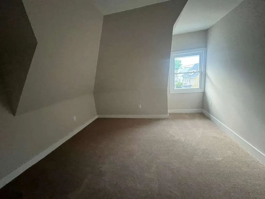 3 bed, 1500 sqft, $2,350 — Photo 2