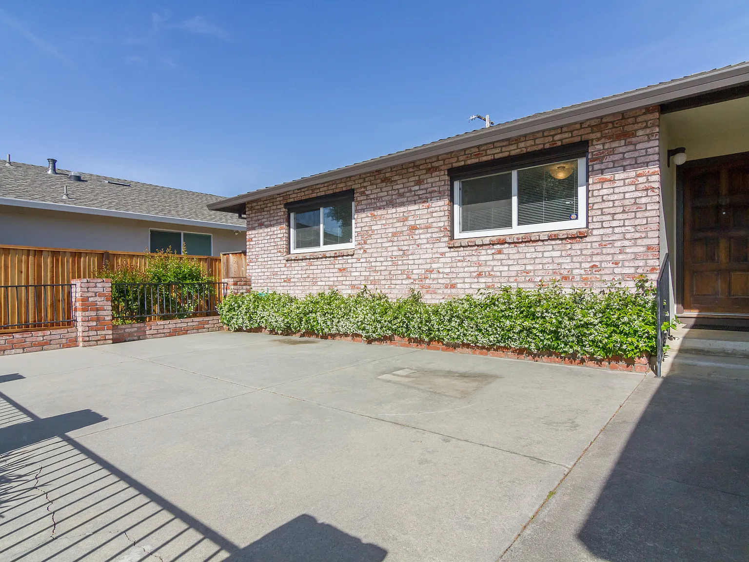 4 bed, 2.0 bath, 1425 sqft, $5,195 — Photo 3