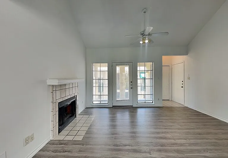 3105 San Jacinto St #308 — Photo 2