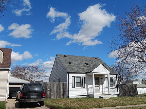 3rd image of 15104 University St