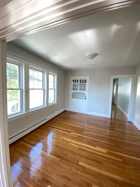 3 bed, 9999 sqft, $3,300 — Photo 4
