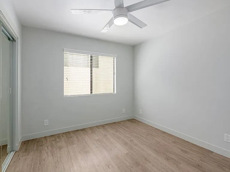 1535 N Kenmore Ave — Photo 15