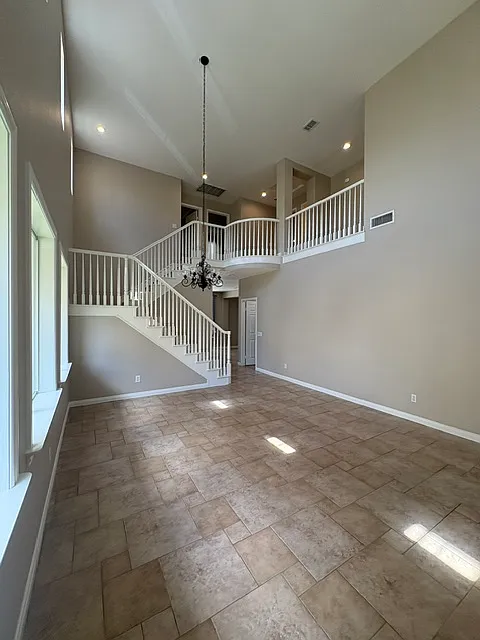 4 bed, 2188 sqft, $4,800 — Photo 3