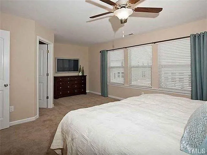 1410 Stone Manor Dr — Photo 11