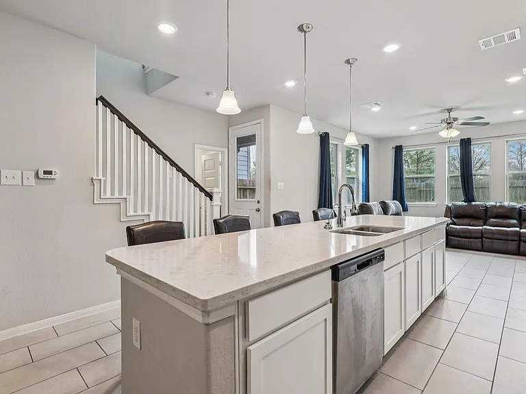 7333 Hinsdale Dr — Photo 13