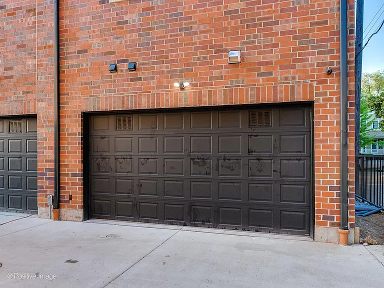 2347 W Morse Ave — Photo 9