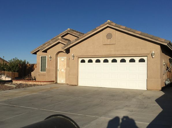 Tamarisk Ave