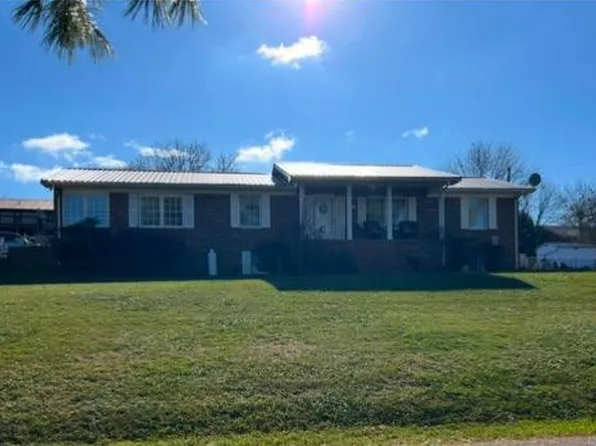 262 Flatwoods Dr, Lebanon, VA 24266