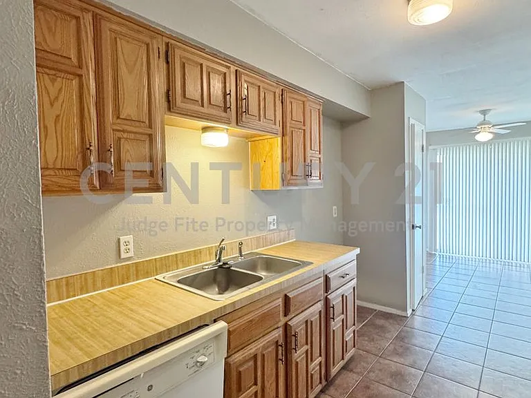 1146 Meadow Creek Dr — Photo 7