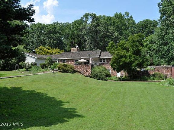 3rd image of 515 Haven Ln