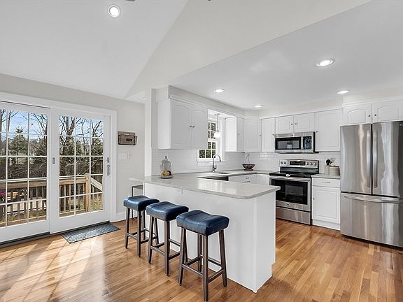 3rd image of 88 Antwerp St