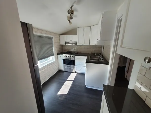 754 5a St NW #1A, Calgary, AB T2N 1R4