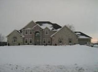 6915 Mount Pleasant Dr, West Bend, WI 53090