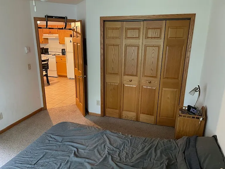2500 Hillcrest Dr — Photo 4