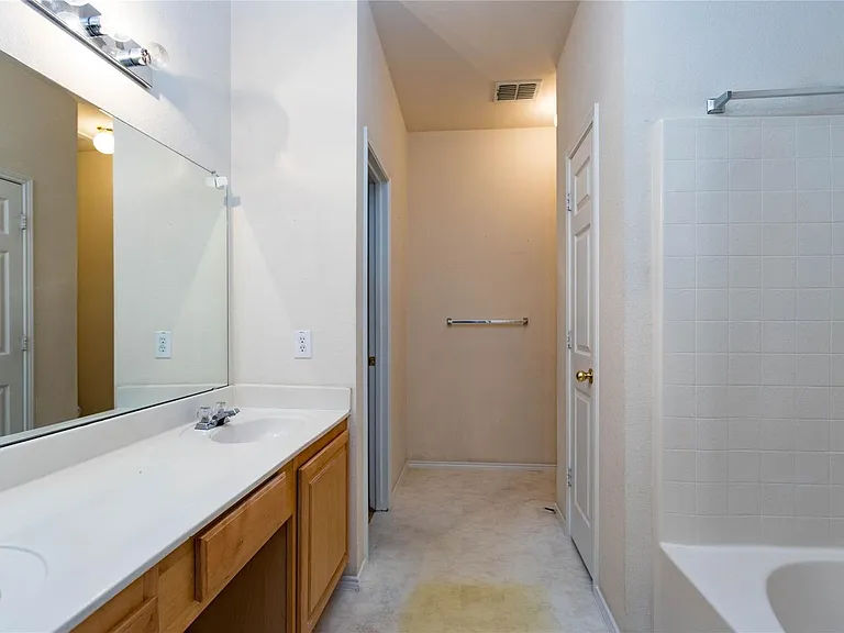 1305 Auburn Dr — Photo 16