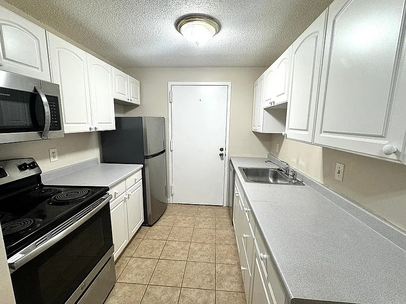 7 Village Rock Ln #3