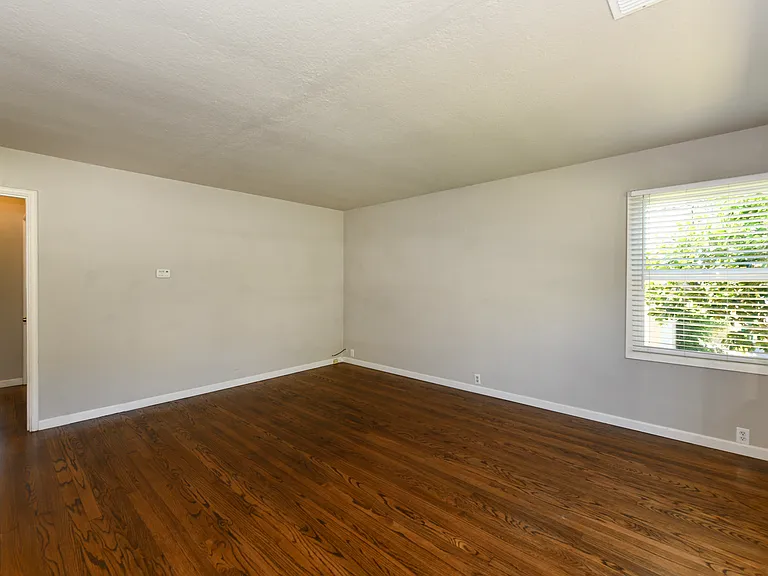 1415 Meek Ave — Photo 16