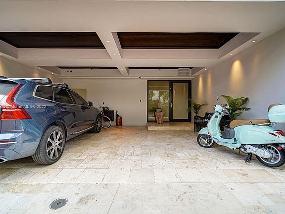 5th image of 1000 Venetian Way #Townhouse 101