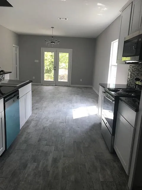 3 bed, 1622 sqft, $1,960 — Photo 4