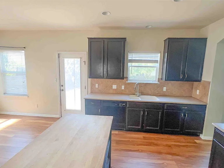 709 Rusk Rd — Photo 4
