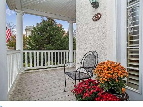 2nd image of 425 Vineyard Ln