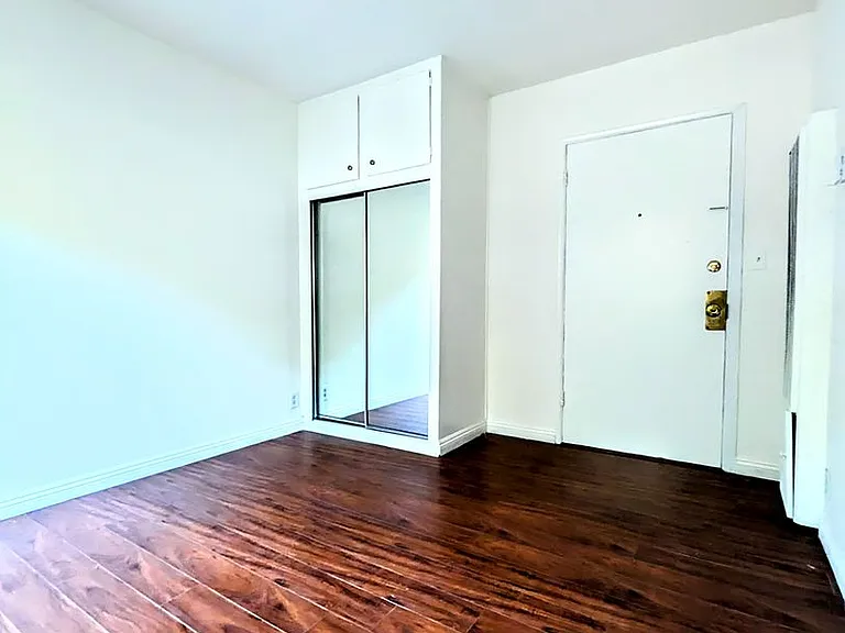 1811 Tamarind Ave — Photo 38