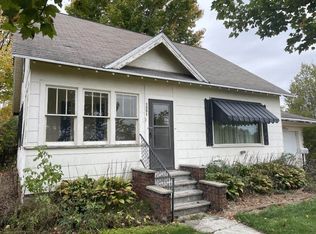 1251 Bartelt St, Gresham, WI 54128