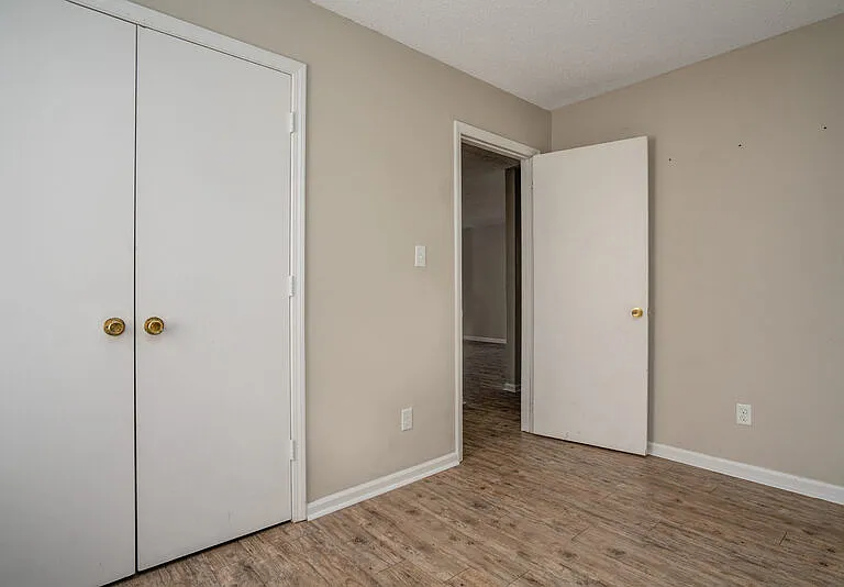 324 Lexington St #1 — Photo 8
