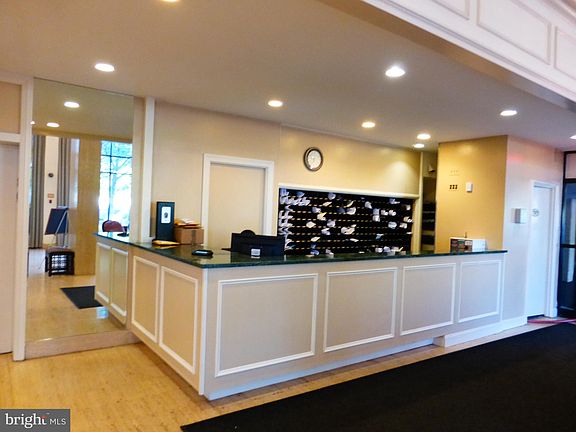 2nd image of 1300 Army Navy Dr APT 404