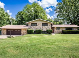 6000 Twin Acres Dr, Collinsville, IL 62234