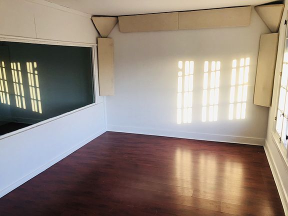 3rd image of 7261 Melrose Ave #1/2