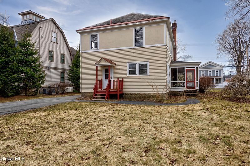 4th image of 136 Nelson Avenue