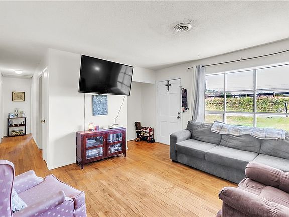 4th image of 117 Walnut St